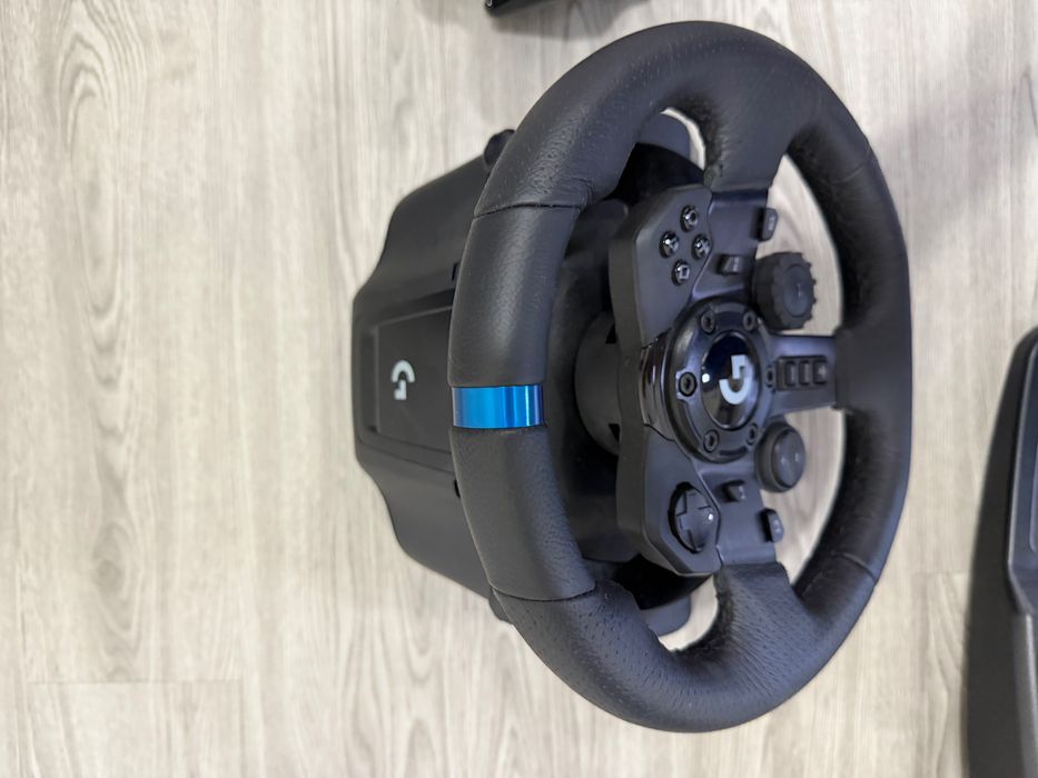 Volante logitech com cockpit completo Playseat