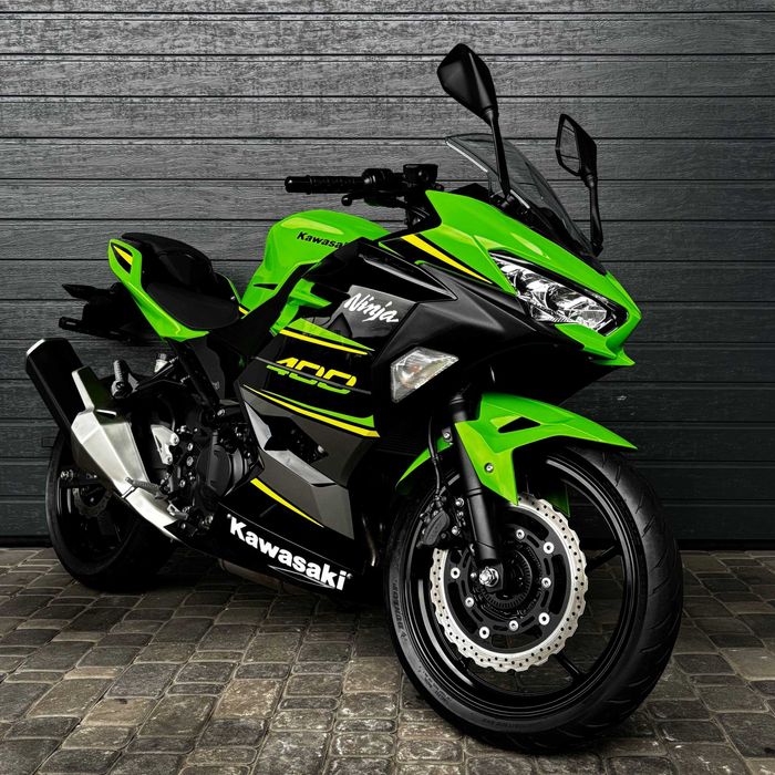 Продам мотоцикл Kawasaki Ninja 400 (5817)