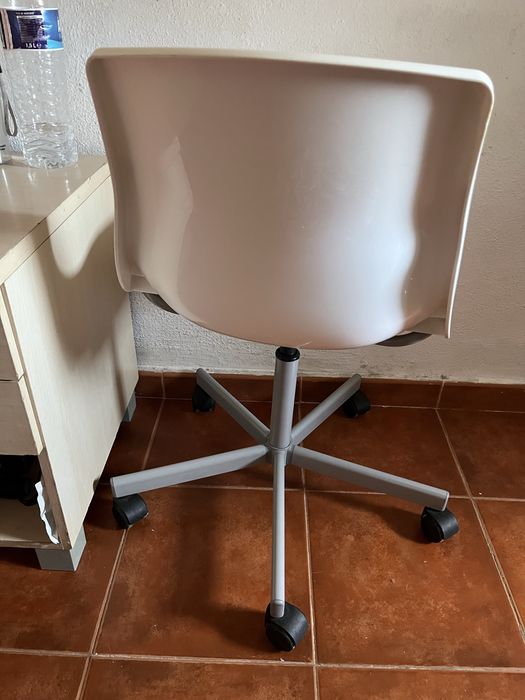 Cadeira de Escritório Ajustável Branca com Rodas