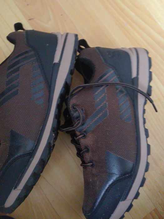 Продам черевики весняні