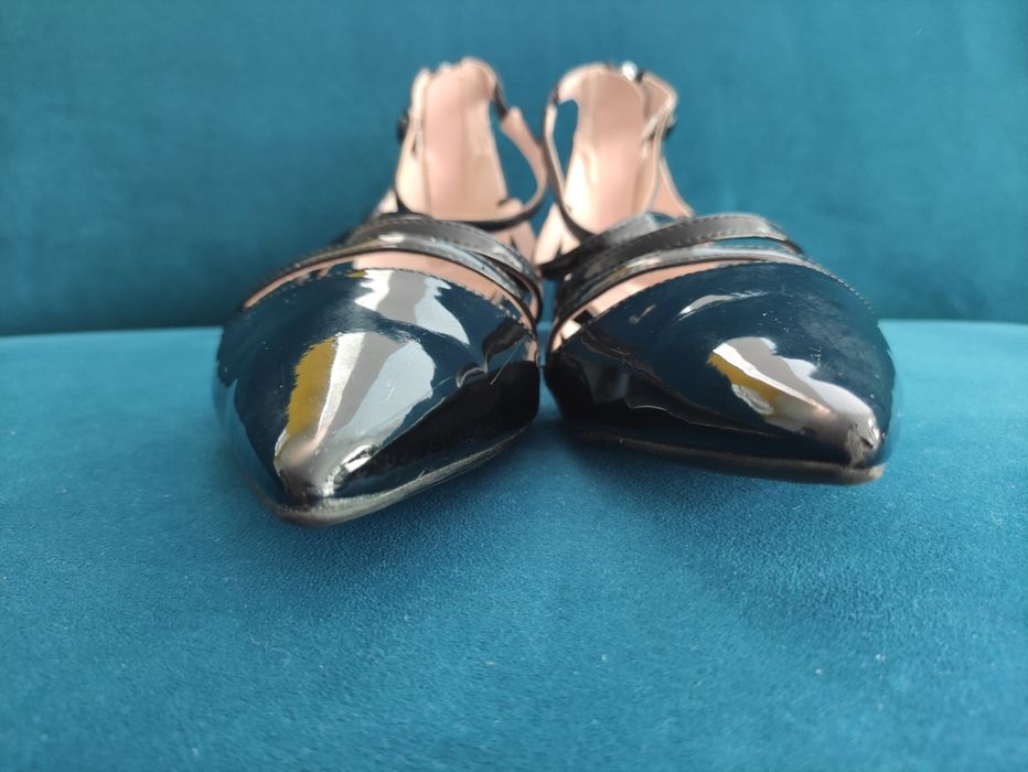 Baleriny Zara szpic paski Mary Jane czarne lakierowane rozmiar 38