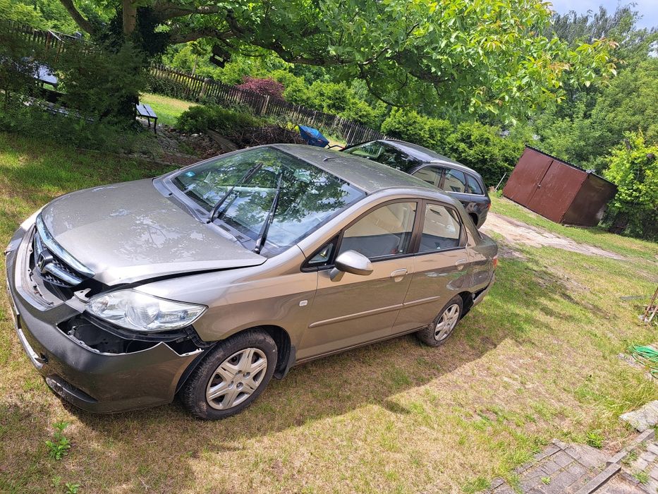 Samochod osobowy honda CITY  uszkodzony