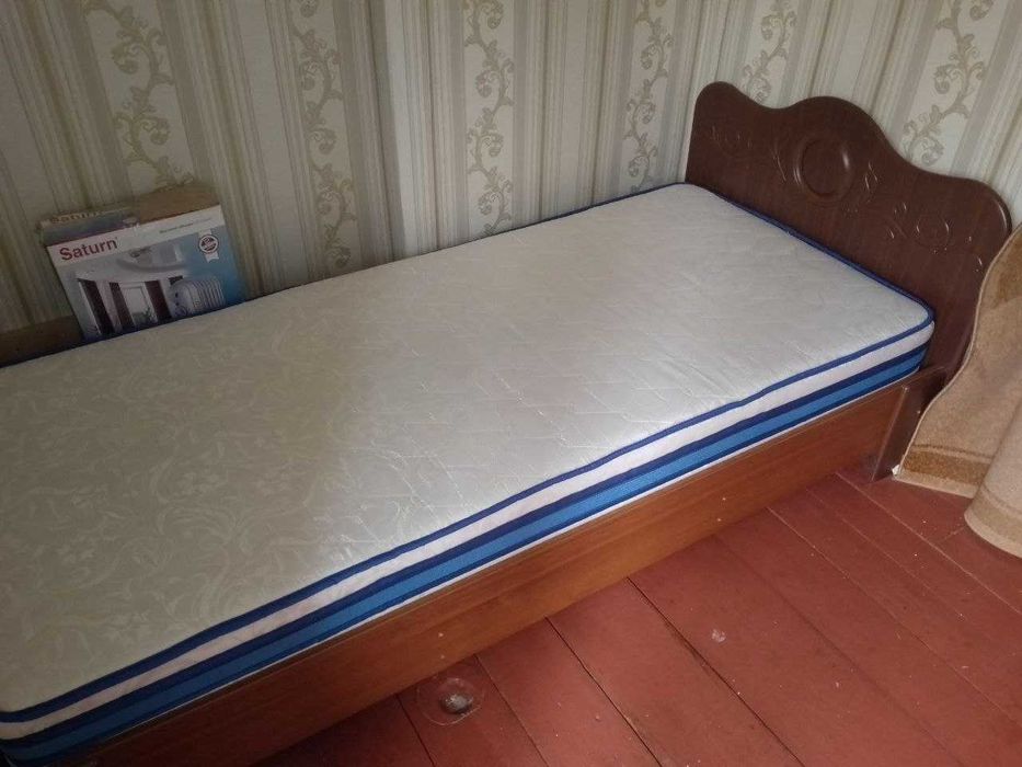 Продам кровать бу (205х100х43 см)