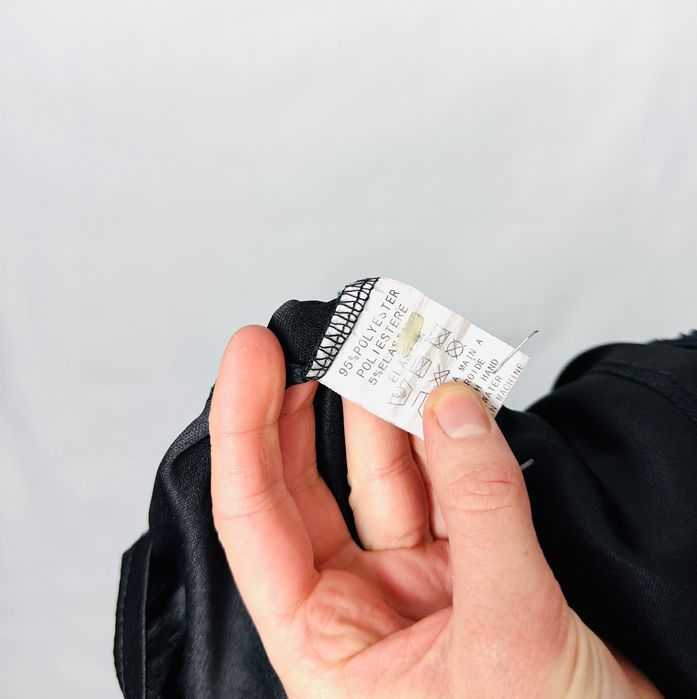 Czarna koronkowa sukienka z baskinką M 38