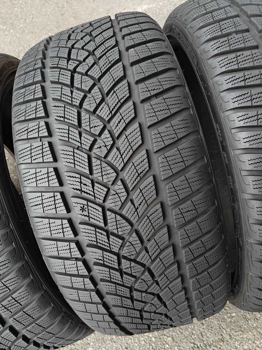 R20 235 35 шини зимові Goodyear Ultra Grip Ice 2 чудовий стан агресивні арктичні