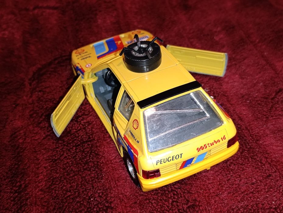 Miniatura Burago Peugeot 205 Turbo