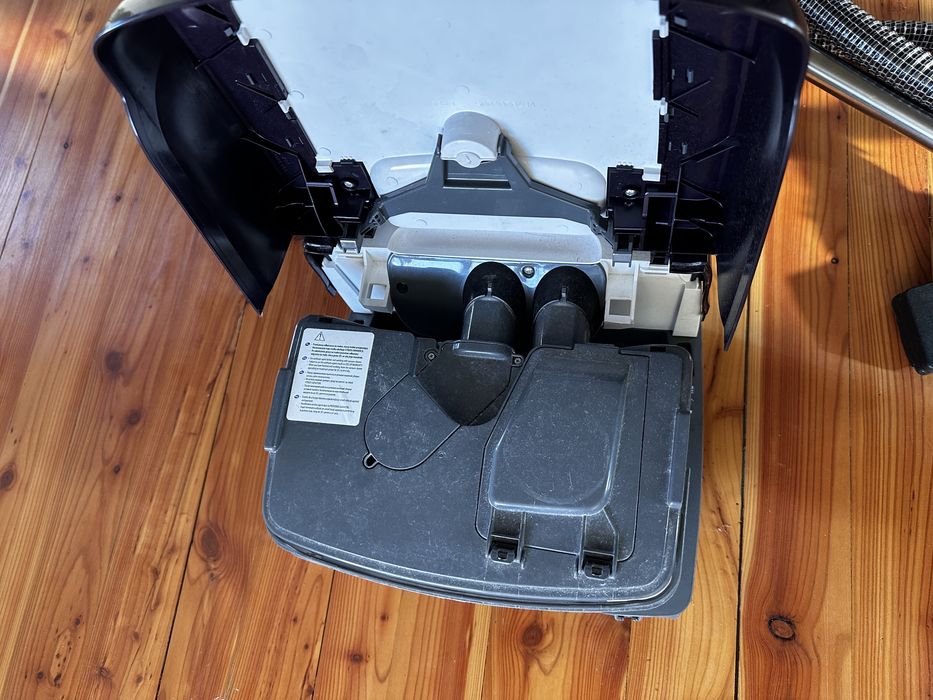 Пилосос миючий з аквафільтром Bosch BWD41740