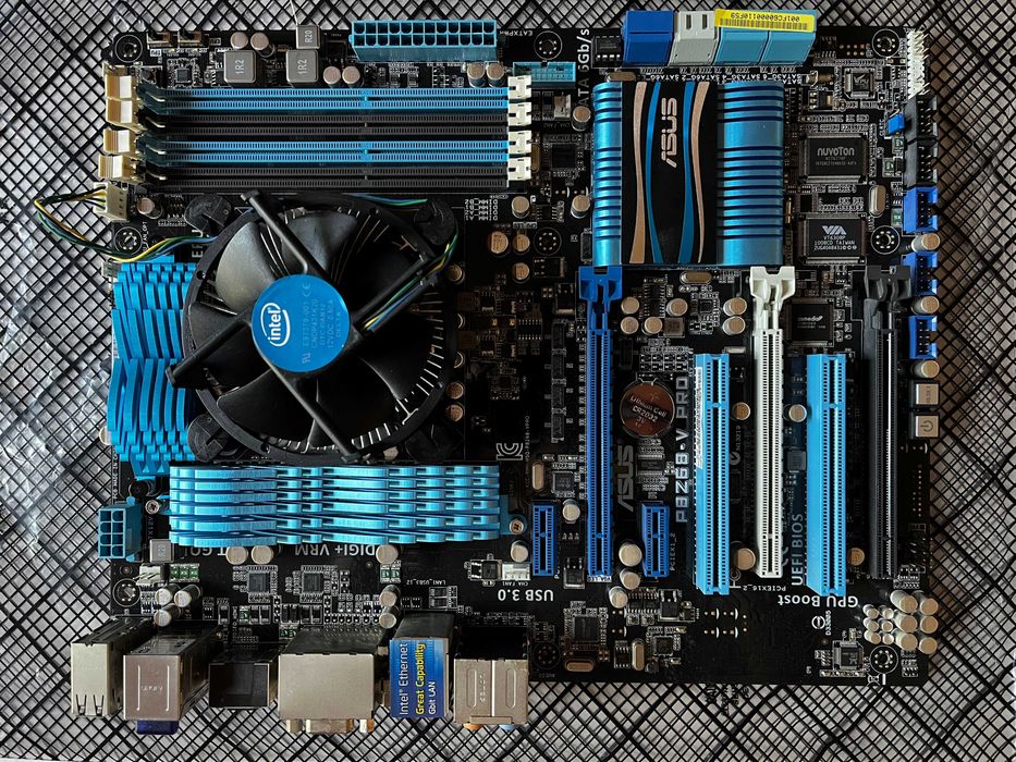 Motherboard ASUS P8Z68-V PRO + Intel i5-2500K - Impecável