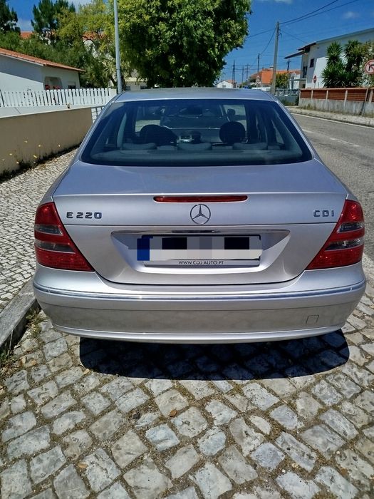 Mercedes-Benz 220e