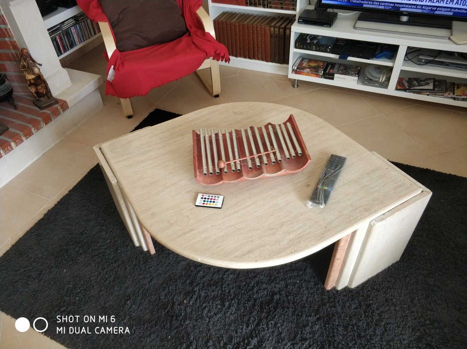 Mesa de centro em mármore