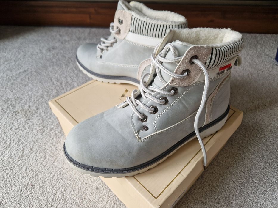 Zimowe buty trapery botki szare jasne piękne jak nowe 39-40