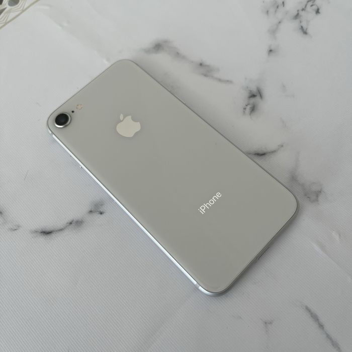 iPhone 8 com 64GB64585058383491120