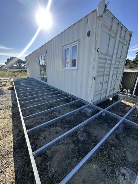 Fazemos Pergolas e Decks em madeira ou estrutura metalicas.