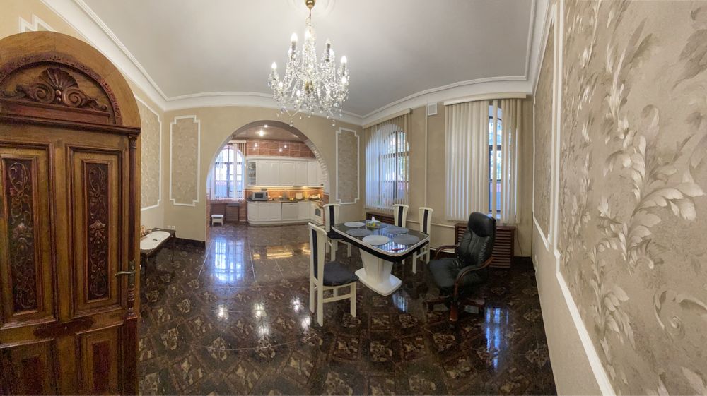 9 ст Б.Фонтана дом с бассейном