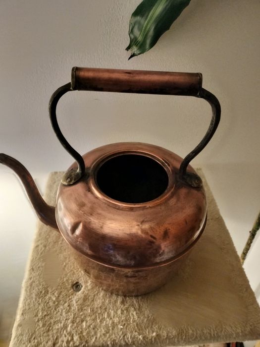 Bule antigo em Latão