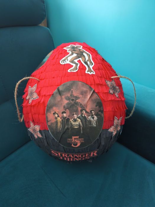 Piniata urodzinowa dla fanów serialu STRANGER THINGS