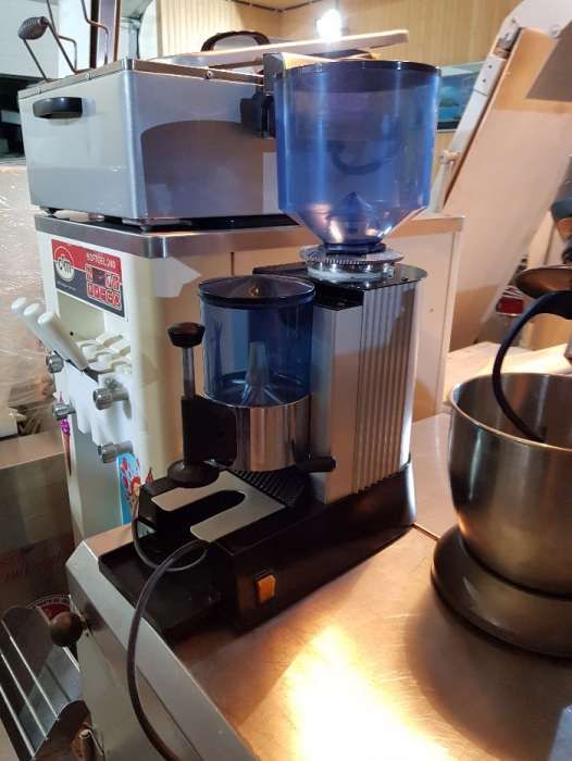 Кофемолка CARIMALI профессиональная 220 в с Германии
