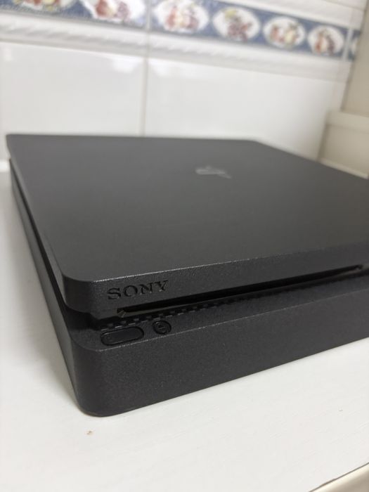PS4 Slim 500GB + 2 Comandos Originais