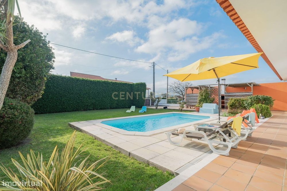 Moradia T3 com Piscina e 3 515 m² de Terreno | Entre o Campo e o Mar |