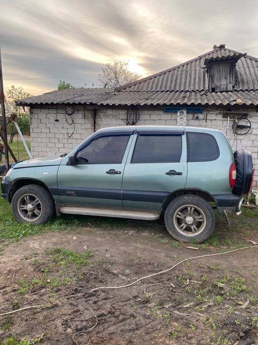 Продам ниву на 16 клапанном моторі