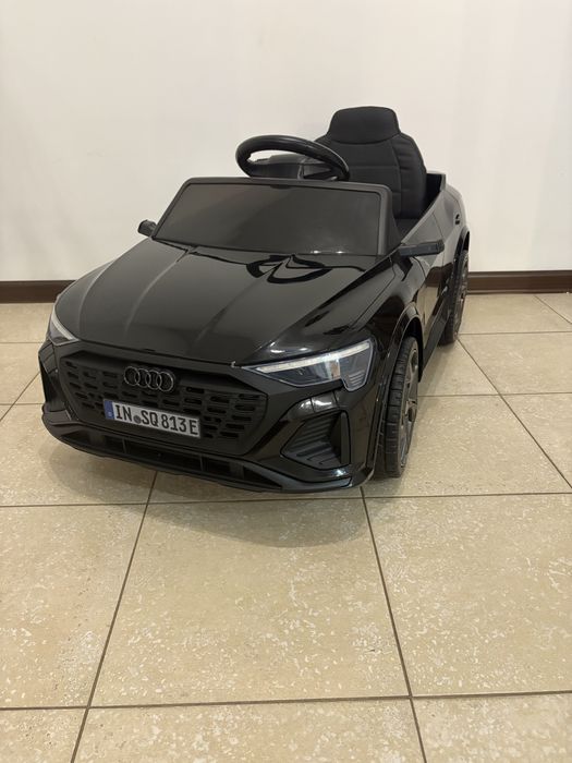 Auto na akumulator Audi SQ8 dla dzieci 12V pilot LED