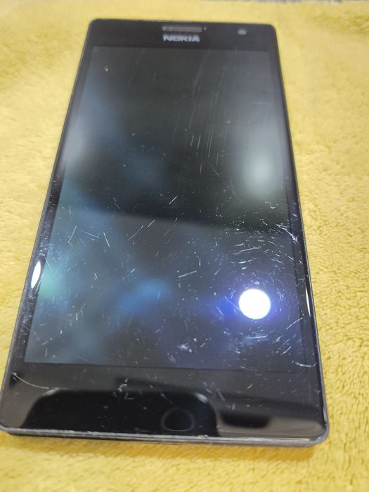 Nokia Lumia 735 używana