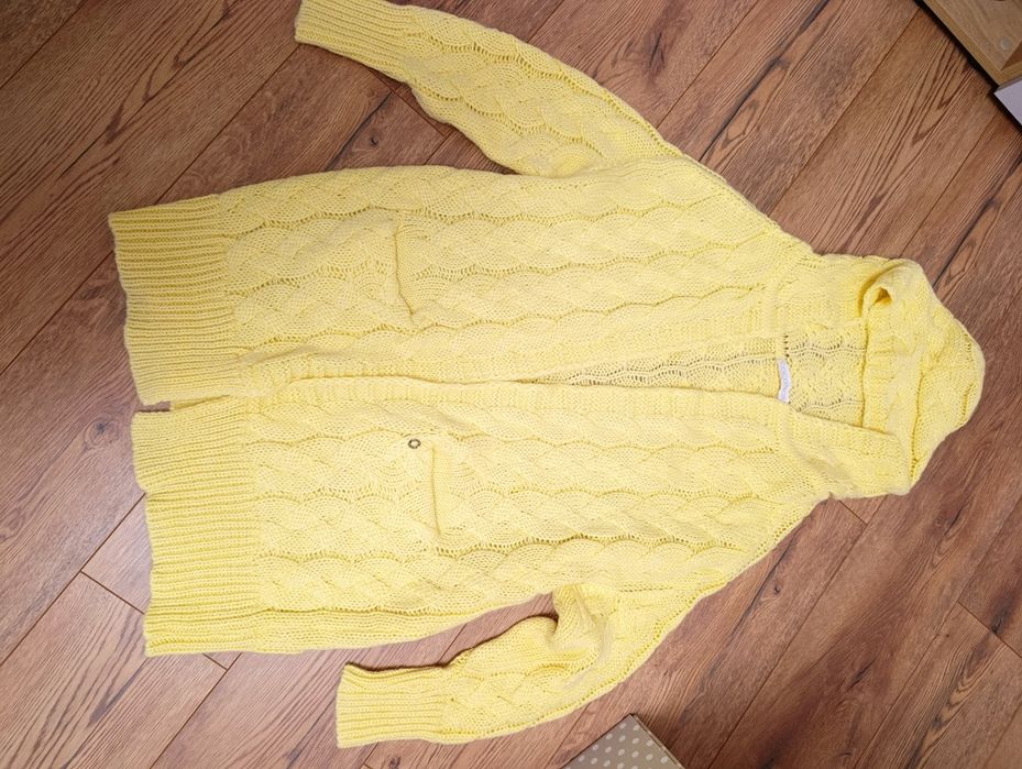 Продається жовтий в'язаний кардиган(Італія)