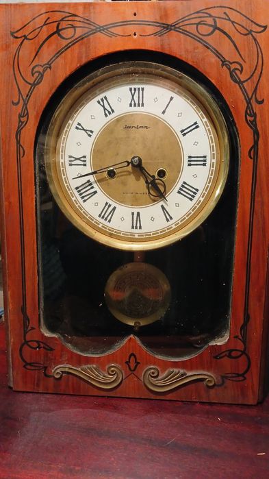 Часы янтарь , с боем. Часы настенные.