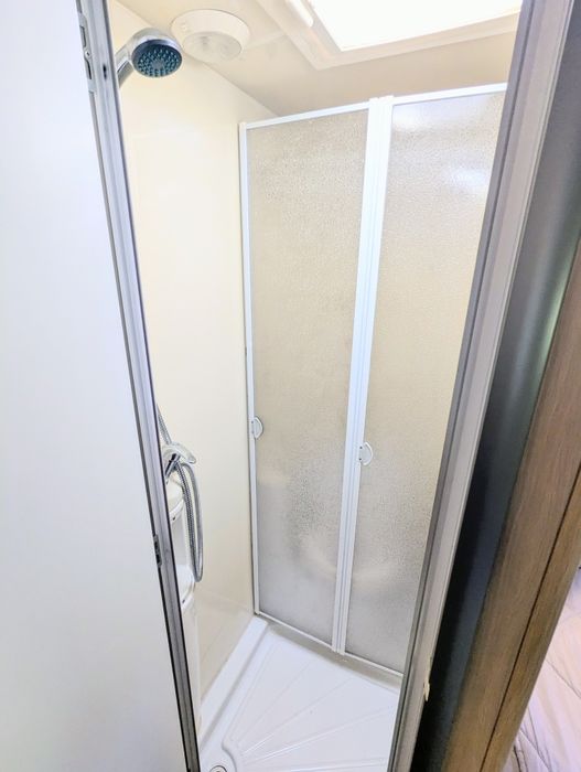 RESERVADA Caravana / impecável/quarto separado levo ao local