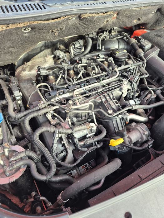 Volkswagen Caddy (2013рік-1,6 дизель+комплект гуми-літо на дисках)