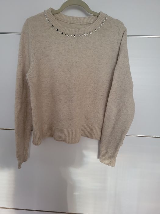 Sweter damski ze zdobieniami