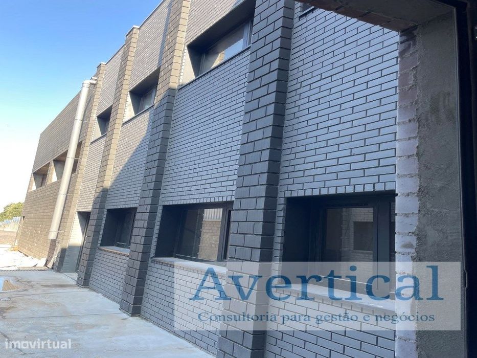 NOVO - Armazém c/ Escritório