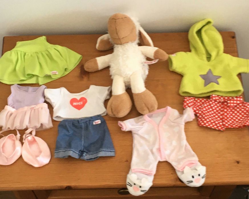 Peluches Nici - Ótimo estado - Com roupa