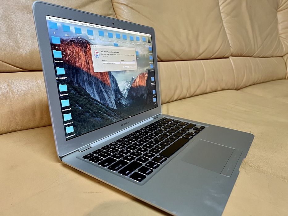 Макбук ейр 2009 року