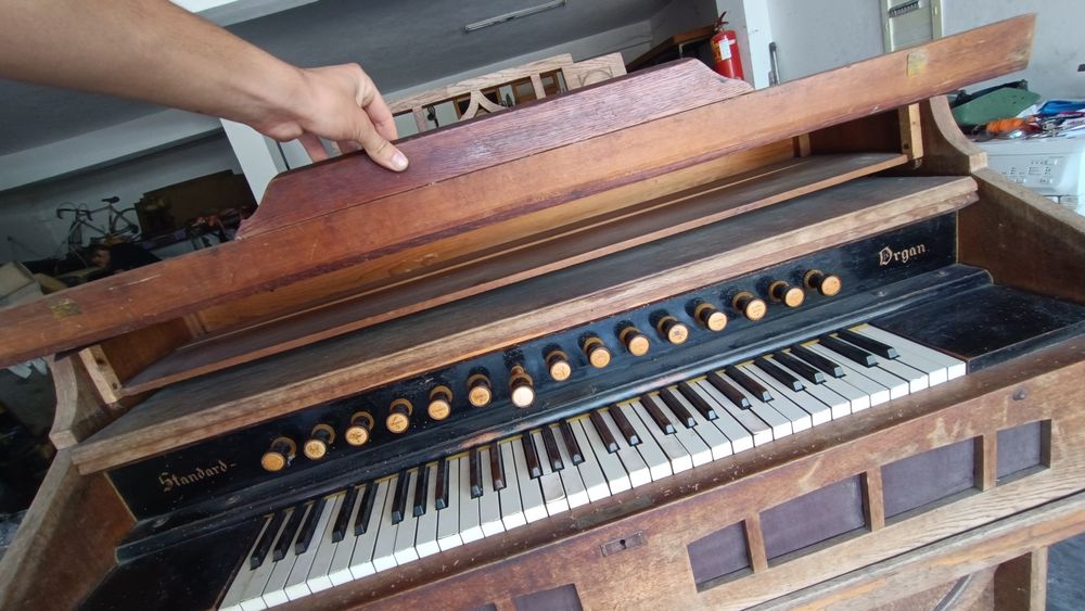 Orgão antigo para exposição