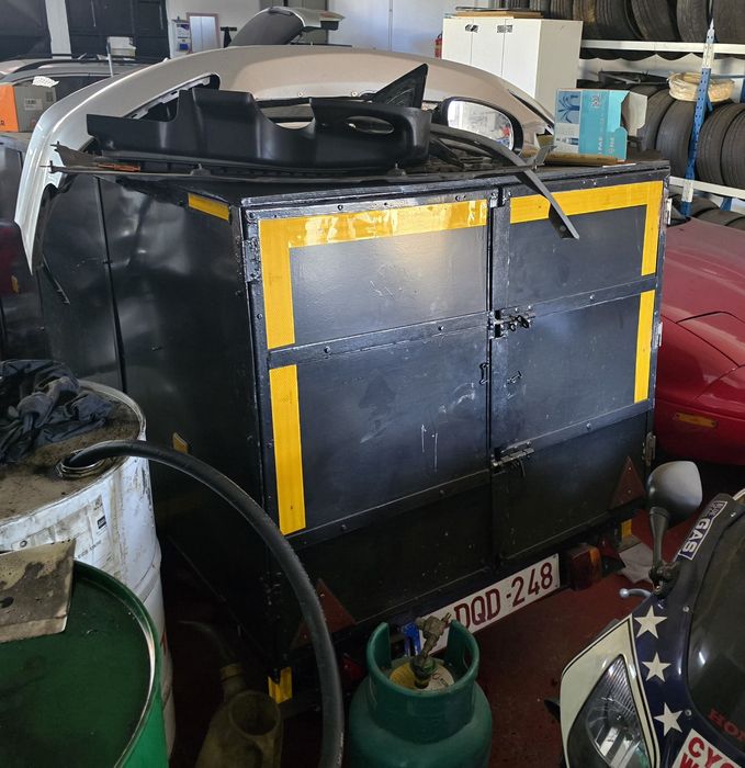 Reboque/atrelado fechado