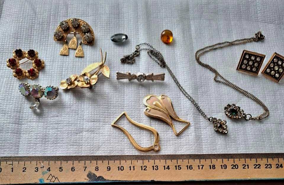 Винтаж Бижутерия СССР Брошки ,Кулоны ,Запонки ,Камни 12 штук Позолота