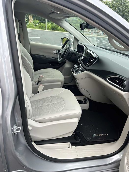 Chrysler Pacifica hyb      2018