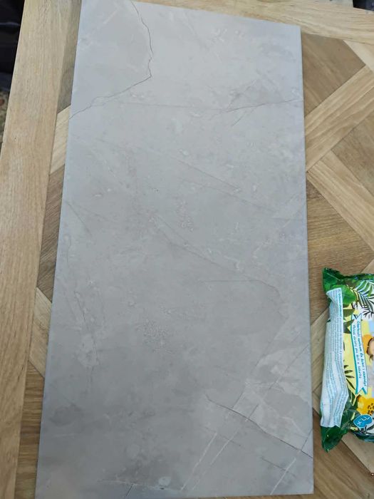Gres 30x60 nierektyfik, gat I. Końcówka po remoncie.
