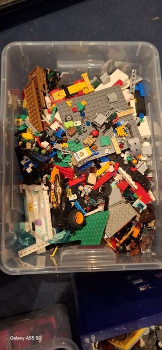 Caixas com diversos Legos