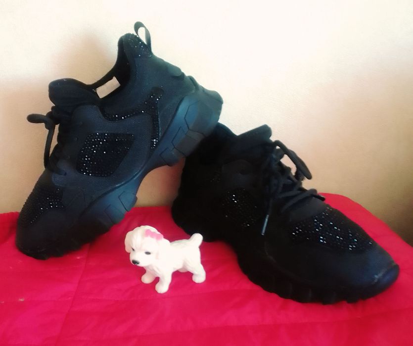 Фирменные кроссовки и зимние кожаные ботинки. Made in Italy. 40, 37р.