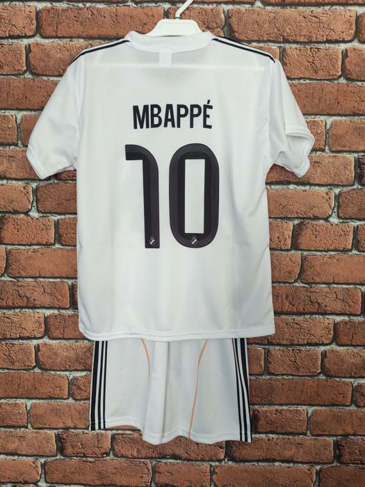 Strój piłkarski dziecięcy Real Madryt Mbappe rozm. 128
