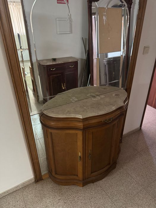 Móvel de Entrada com Espelho – Estilo Clássico