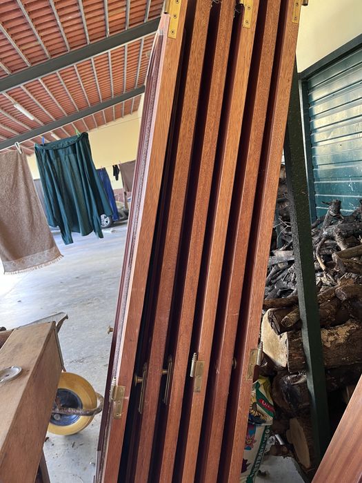 Conjunto de portas interiores - divisões, sala e roupeiro