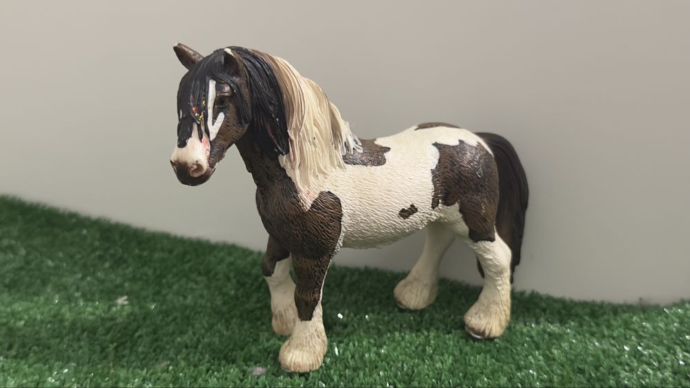zestaw konikow schleich