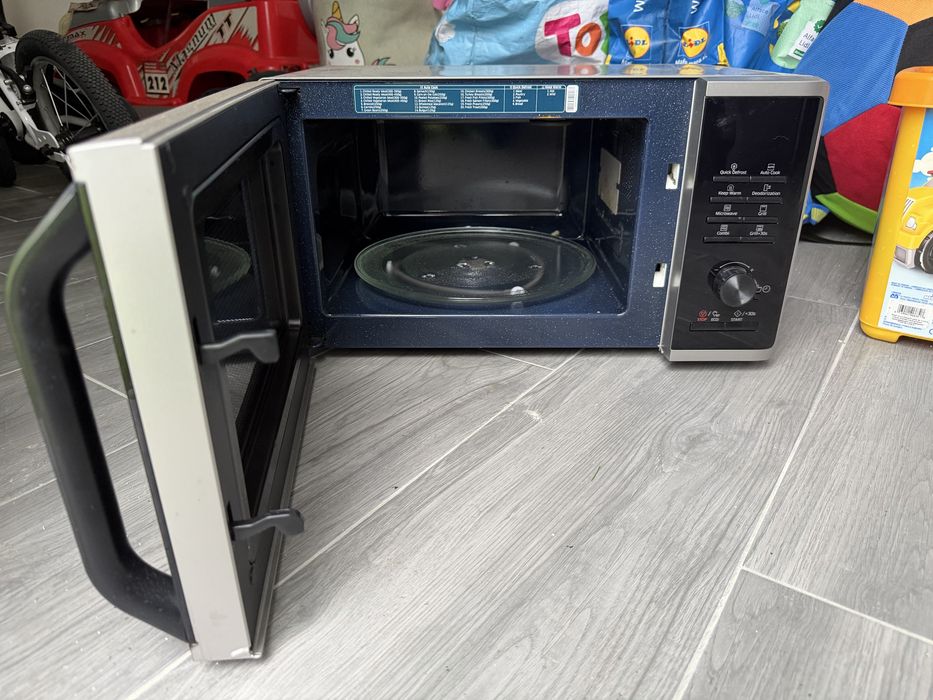 Micro-ondas Samsung com Grill e Interior Cerâmico