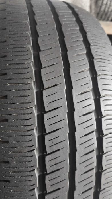 Шини б/в 235.65.16с пара Pirelli