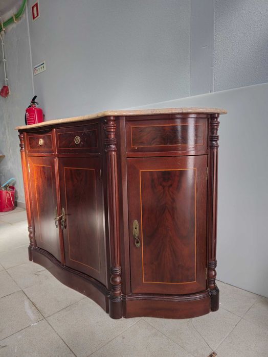 Móvel de Madeira com Pedra Mármore