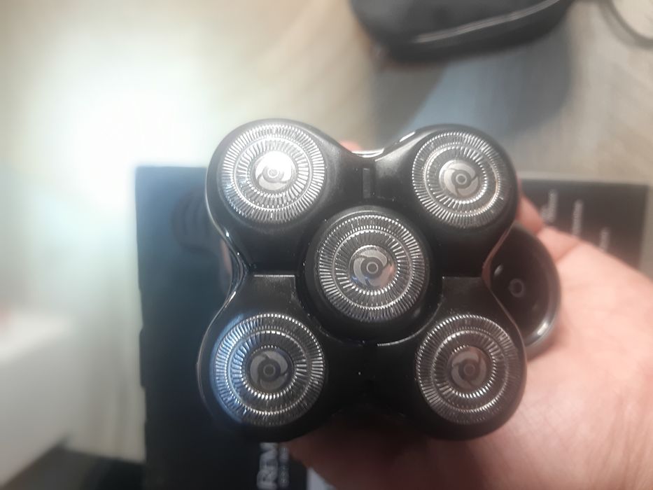 Бритва електрична для голови Remington роторна Ultimate Series RX7