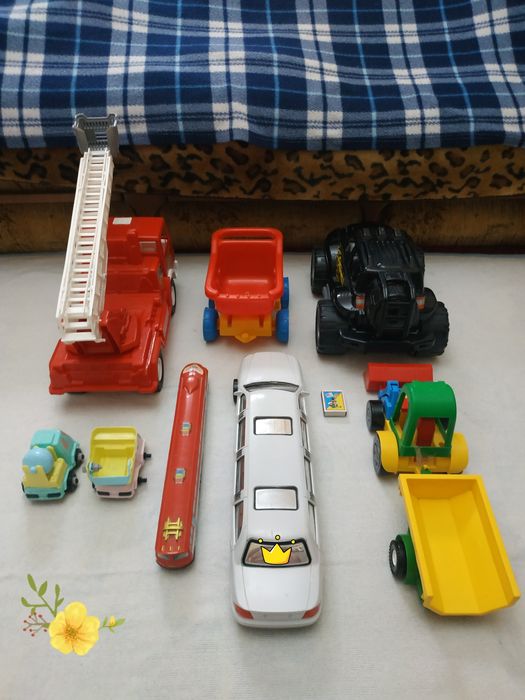 Машинки игрушки разные